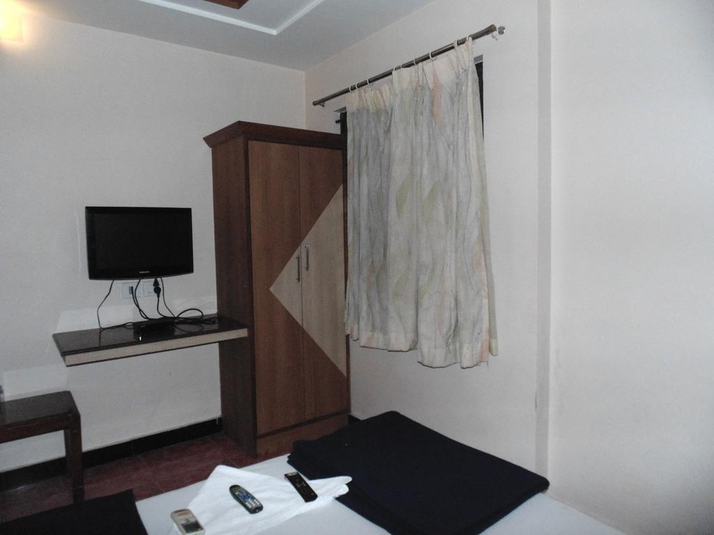 Hotel S R M Central Park Chennai Bilik gambar